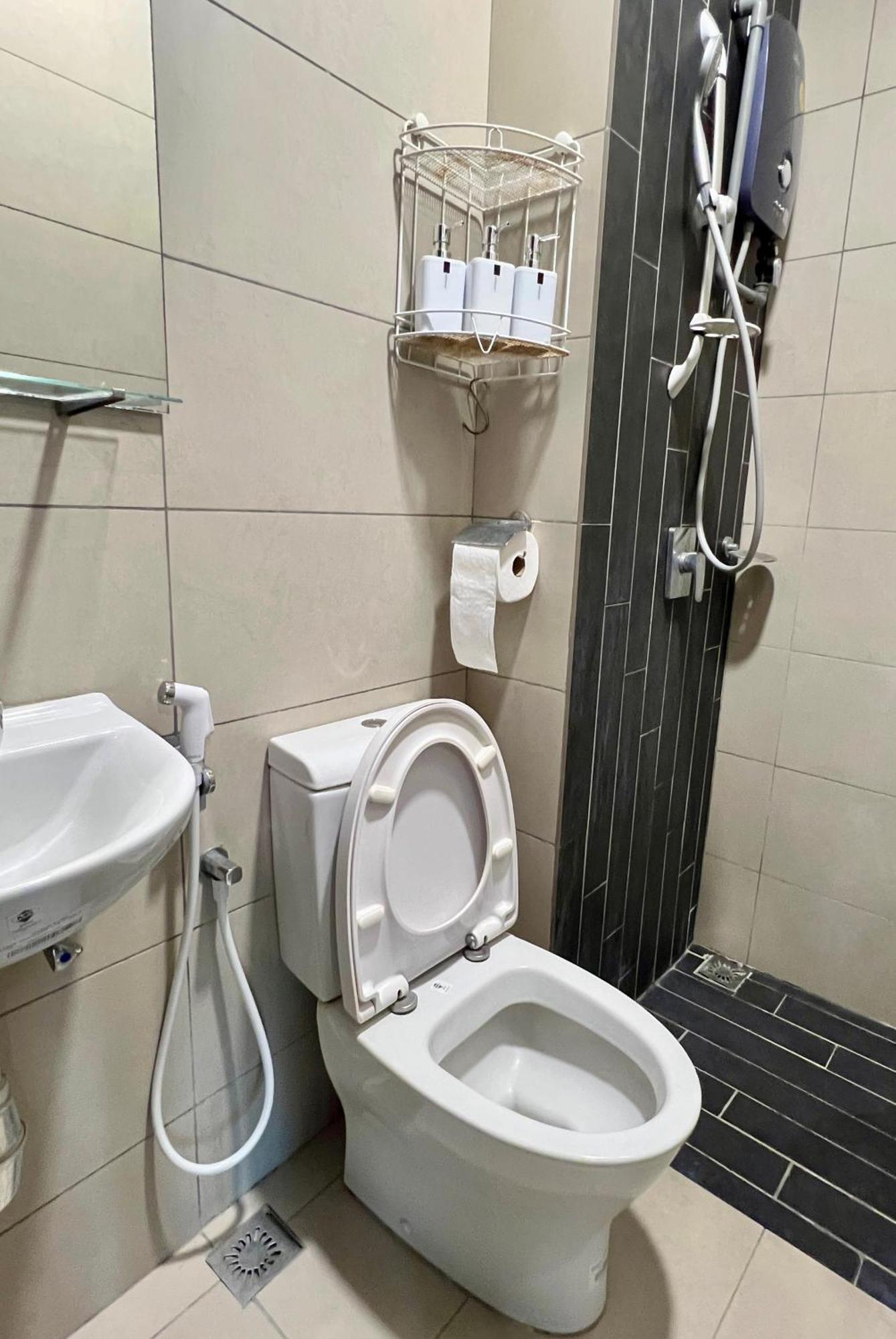 Welcome To Aliya 3 Fix 6-7pax Apartment *