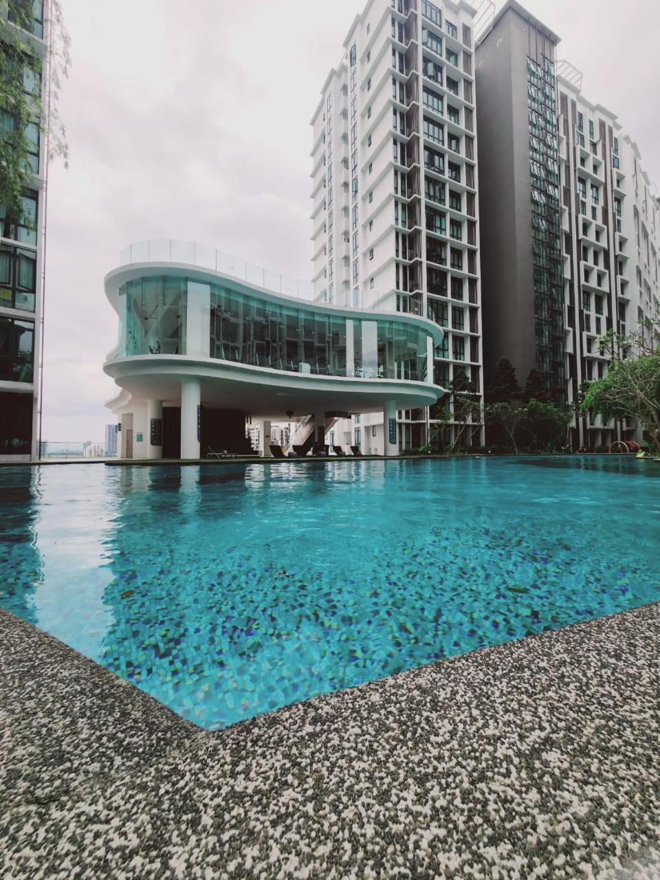 Welcome To Aliya 3 Fix 6-7pax Apartment